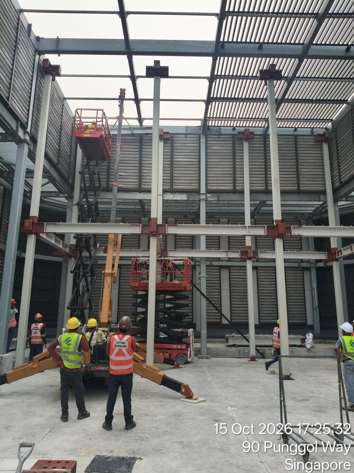 High-bay portal framing, perimeter columns, and roof rafter connections