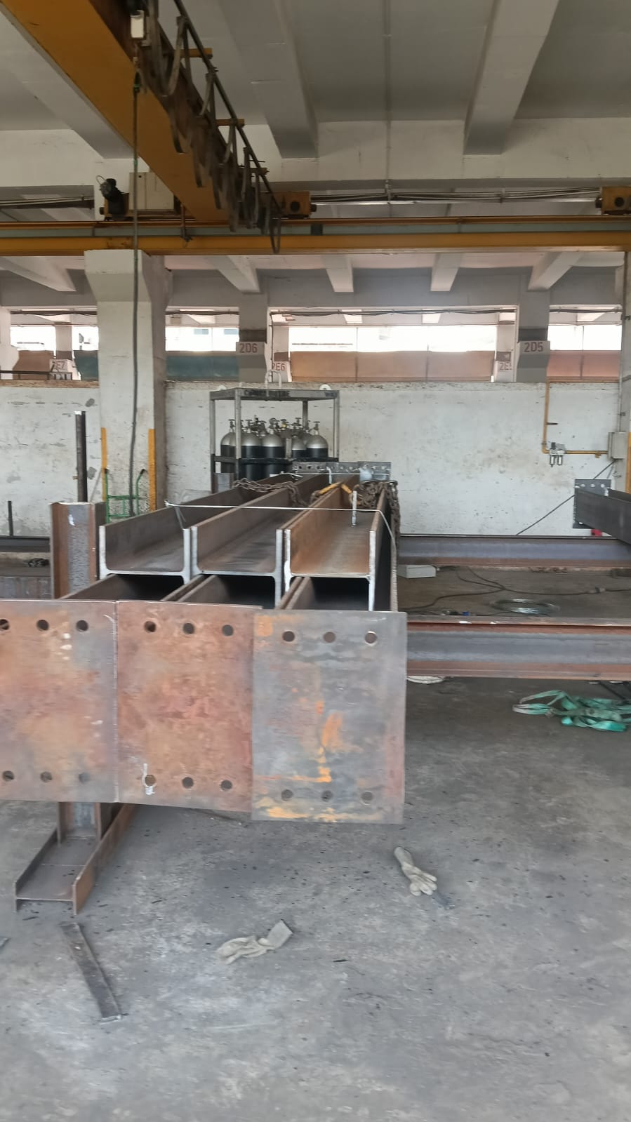 Structural H-beams with drilled connection end plates
