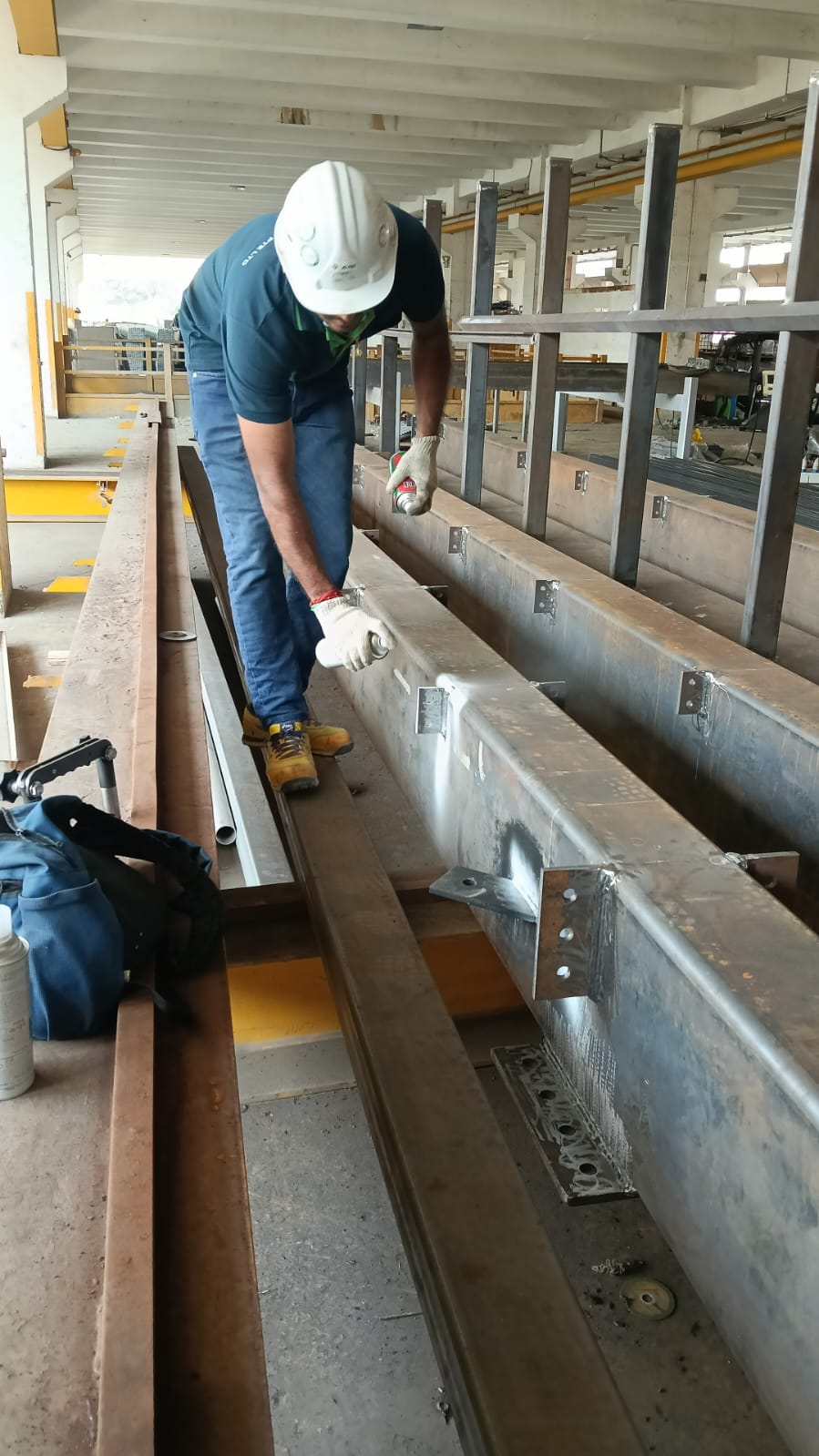 Dye penetrant inspection of structural weld brackets